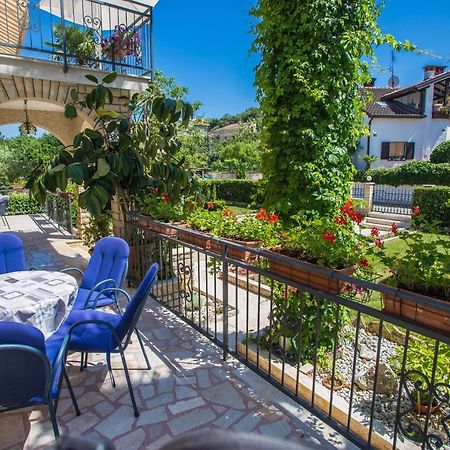 Garden View Apartment In Porec For 2 - 4 Persons Bagian luar foto