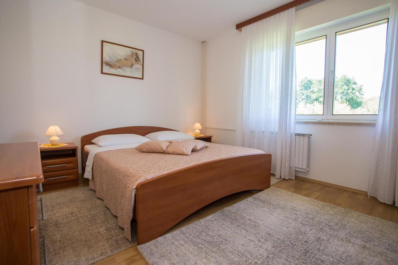 Garden View Apartment In Porec For 2 - 4 Persons Bagian luar foto