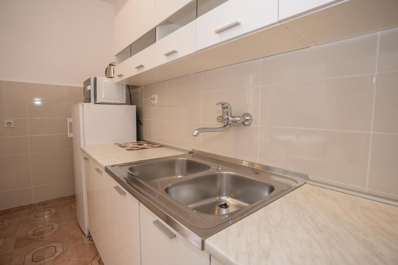 Garden View Apartment In Porec For 2 - 4 Persons Bagian luar foto