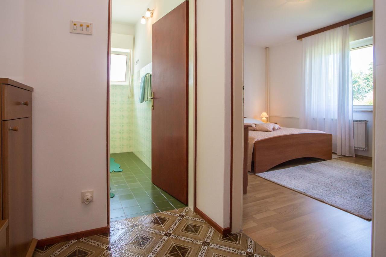 Garden View Apartment In Porec For 2 - 4 Persons Bagian luar foto