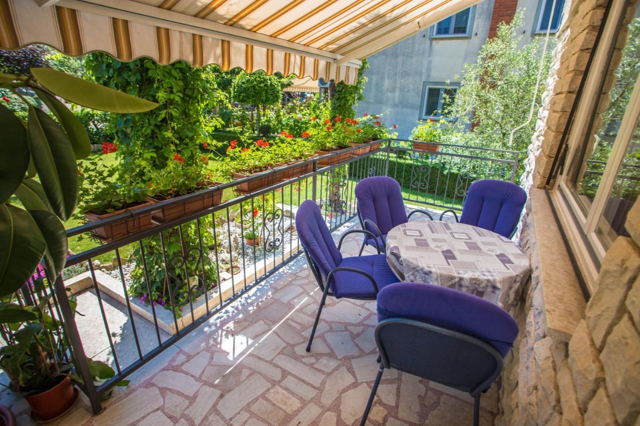 Garden View Apartment In Porec For 2 - 4 Persons Bagian luar foto