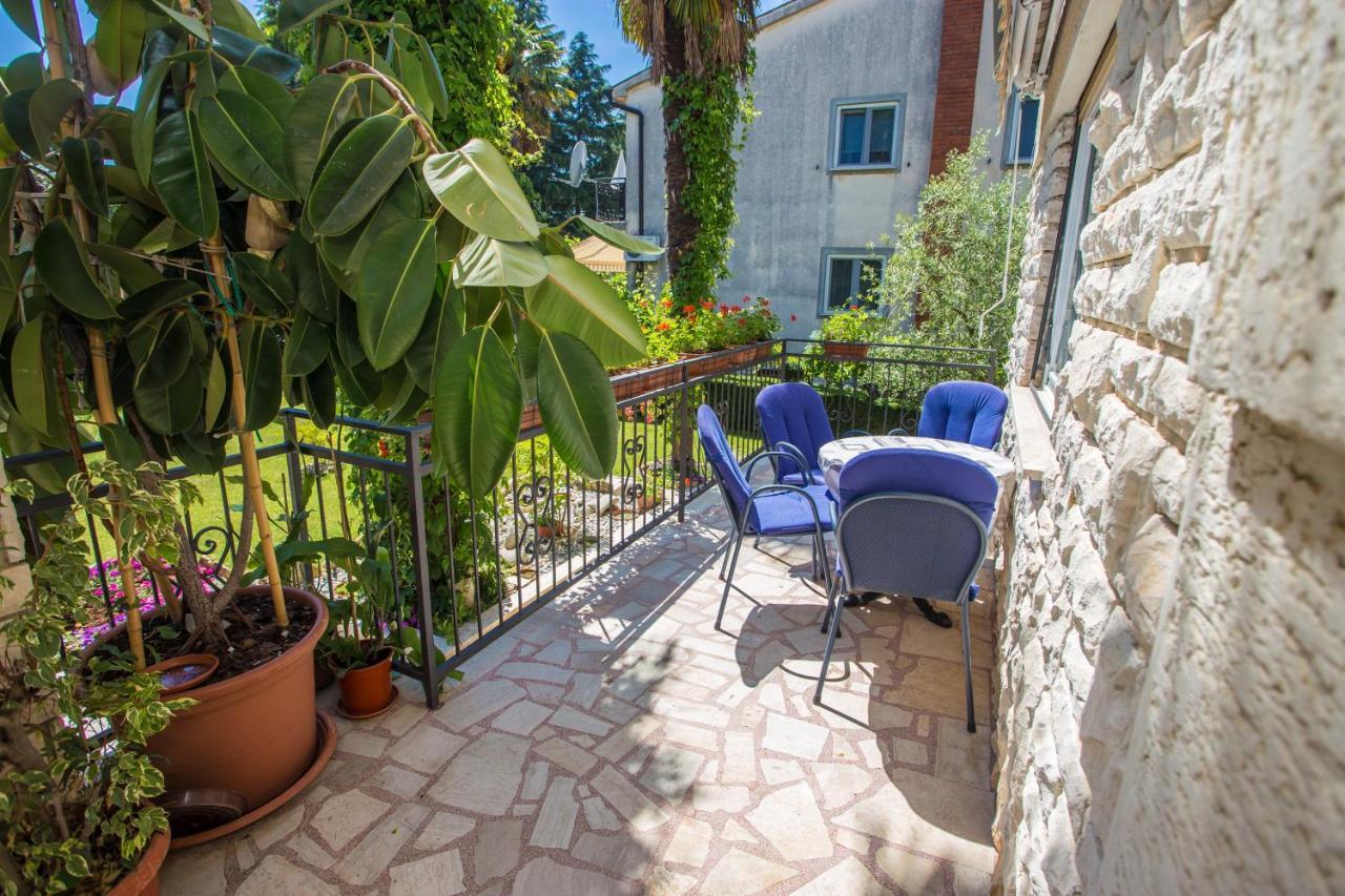 Garden View Apartment In Porec For 2 - 4 Persons Bagian luar foto